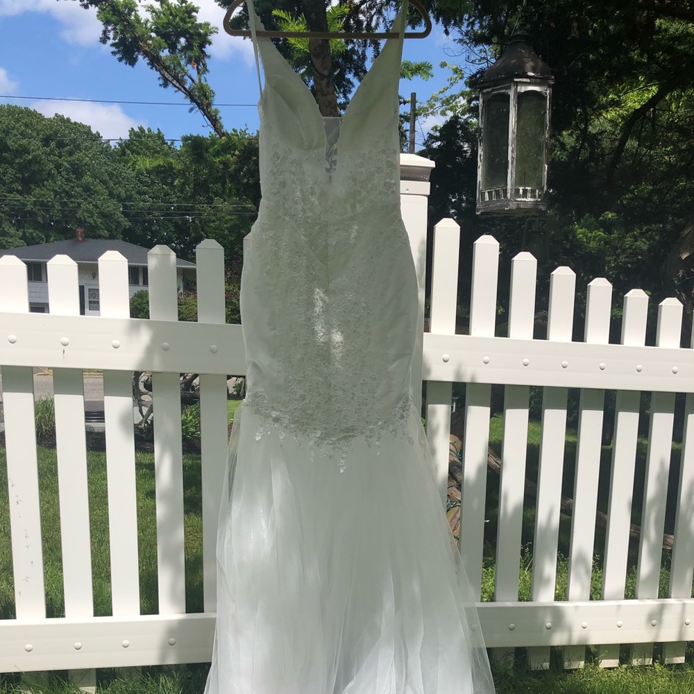 Boho wedding dress - brand new never worn.to be fitted for a size 4 or lower